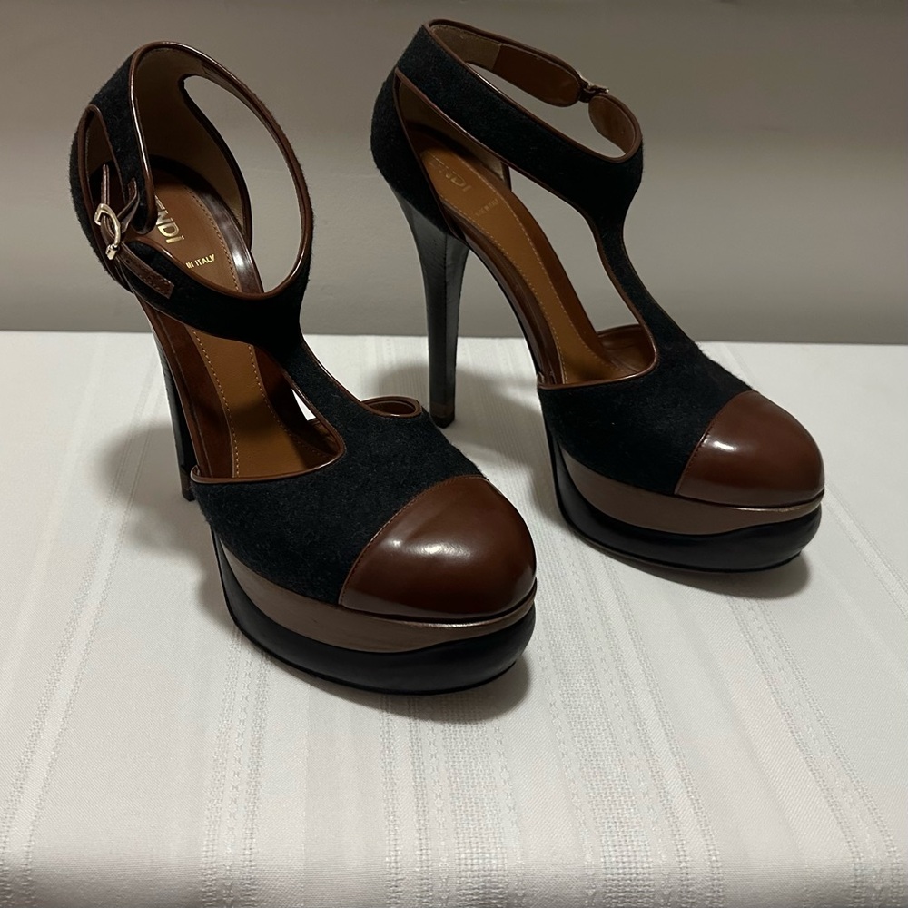 Fendi size 39 brown leather/ black wool platform pumps with round toe